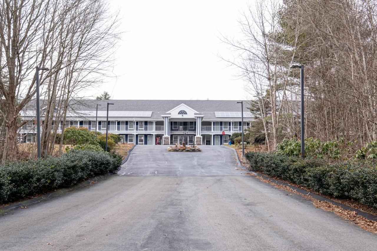 Hilltop Inn&Suites - North Stonington Exterior foto